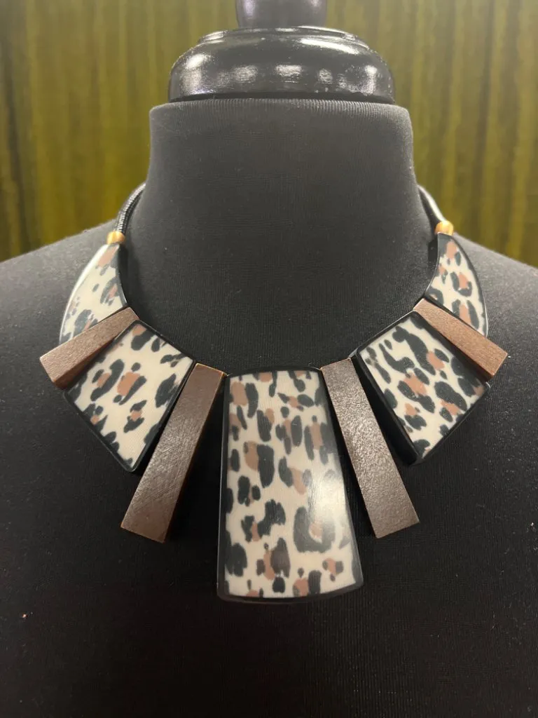 CHICOS REVERSIBLE STATEMENT NECKLACE