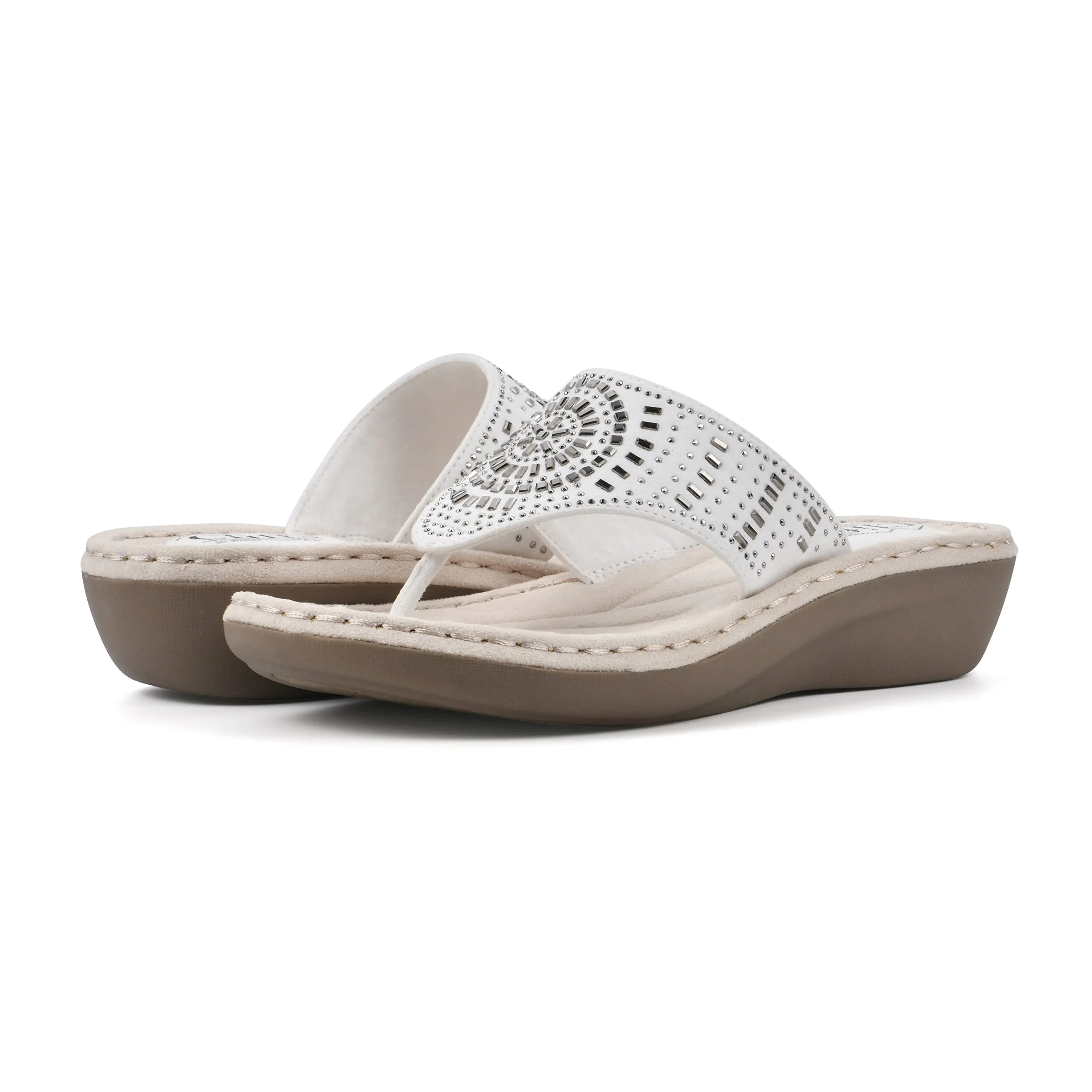 CLIFFS BY WHITE MOUNTAIN Cienna Women's Thong Sandal, White/Fabric, 8.5 M