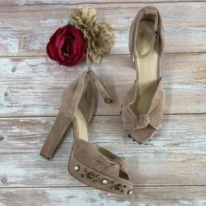 GUESS Tan Leather Kenzie Studded Platform Sandals 8.5