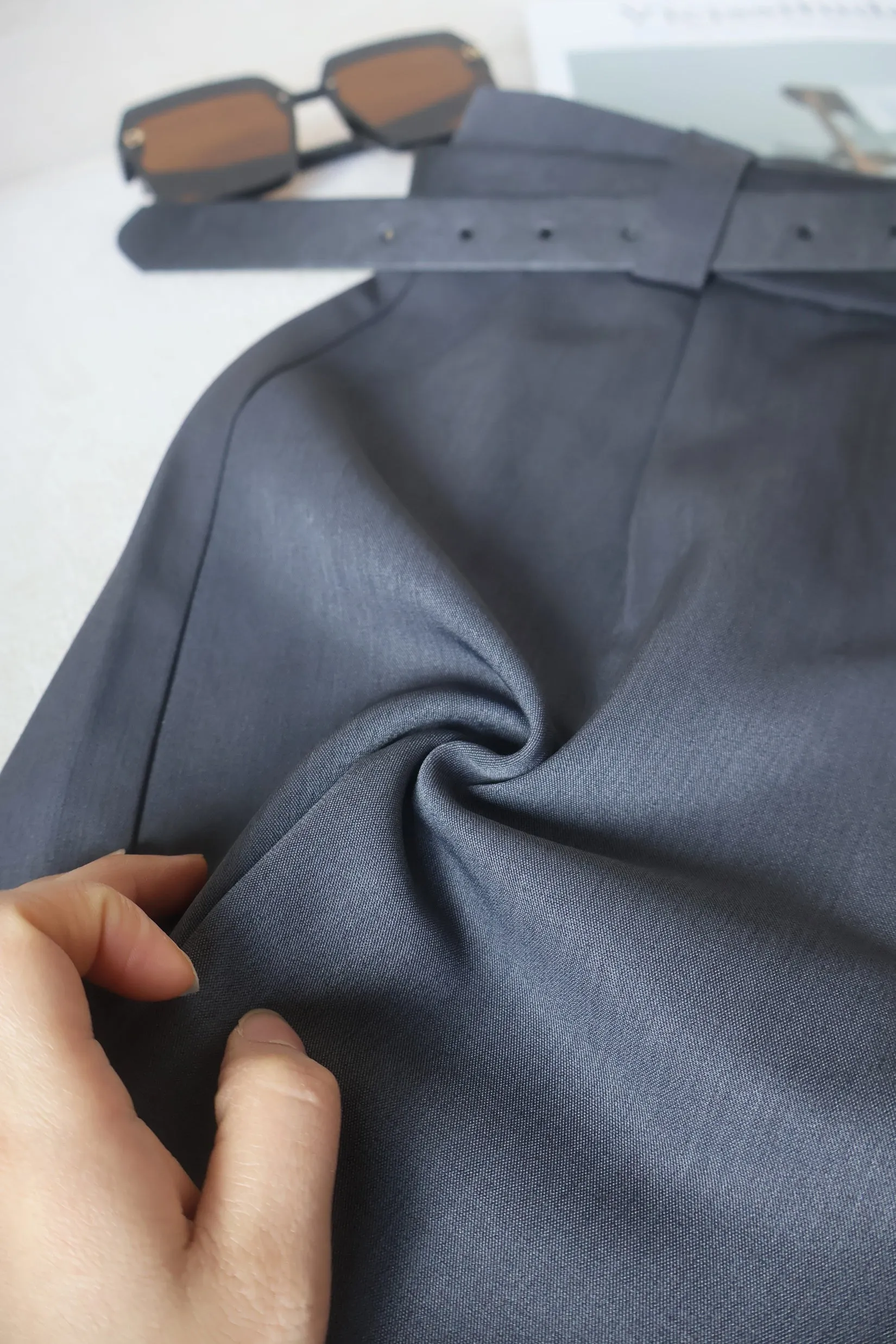 High-Waisted Solid Color Twill Shorts for a Trendy Look