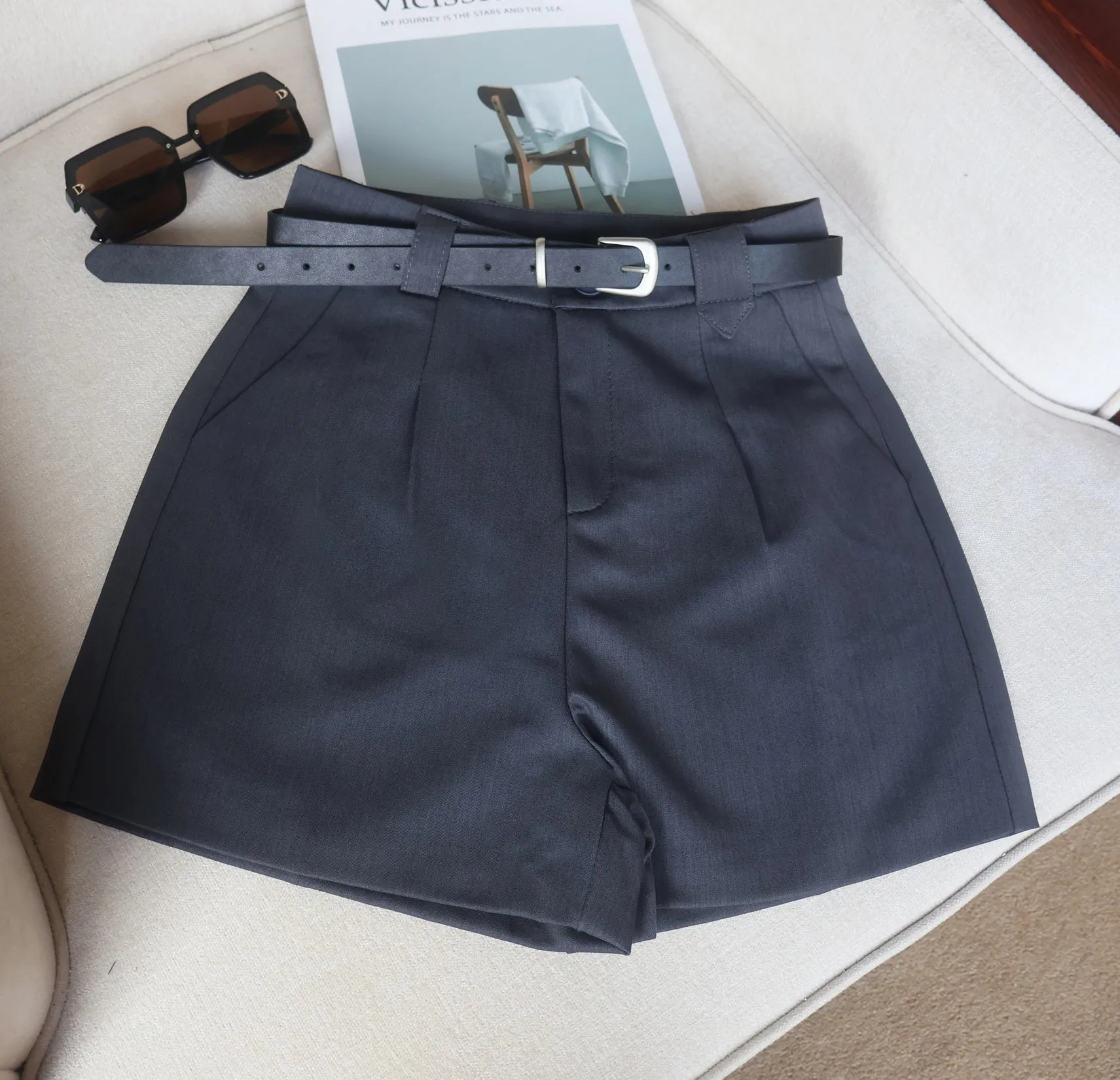 High-Waisted Solid Color Twill Shorts for a Trendy Look