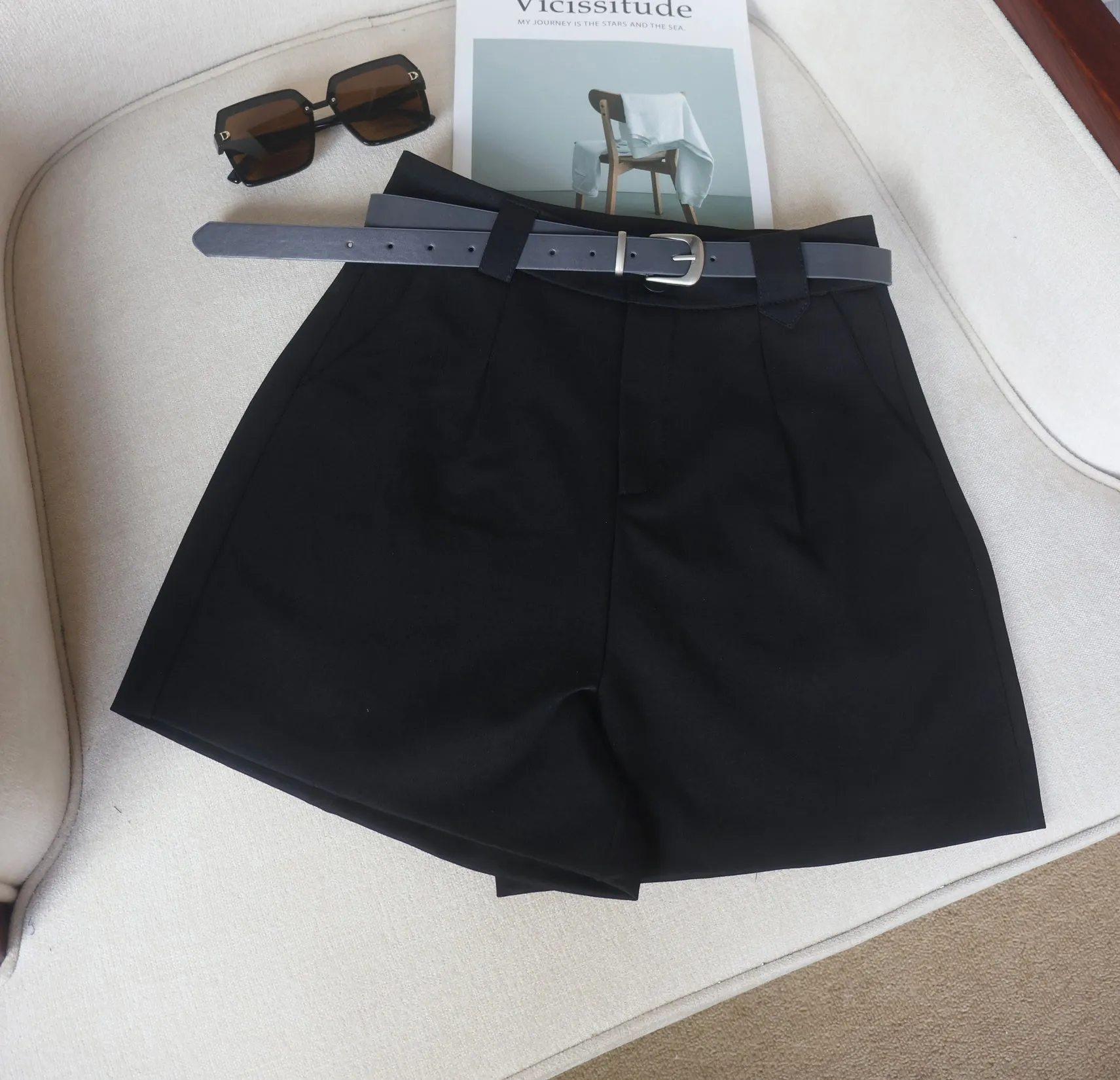 High-Waisted Solid Color Twill Shorts for a Trendy Look