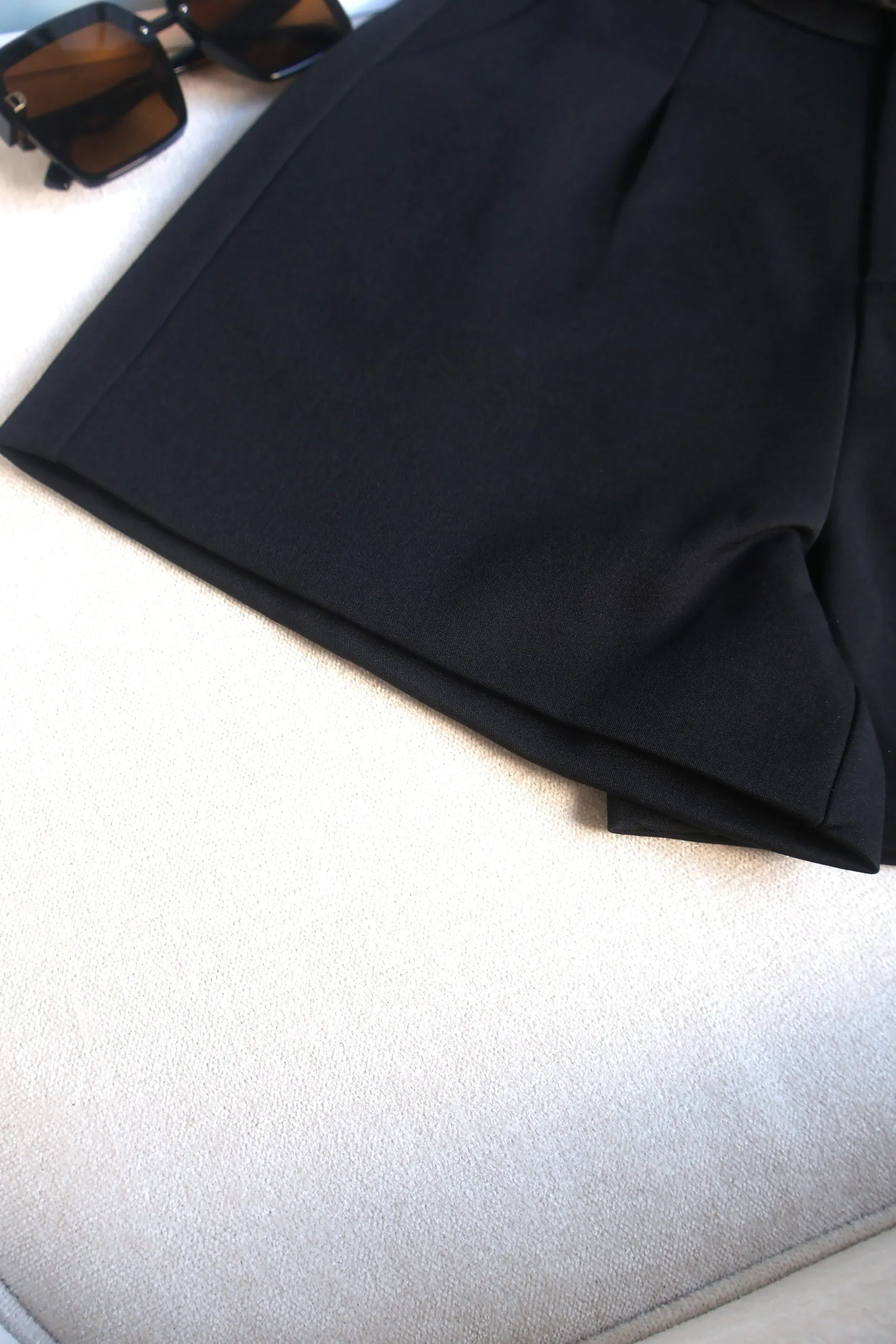 High-Waisted Solid Color Twill Shorts for a Trendy Look