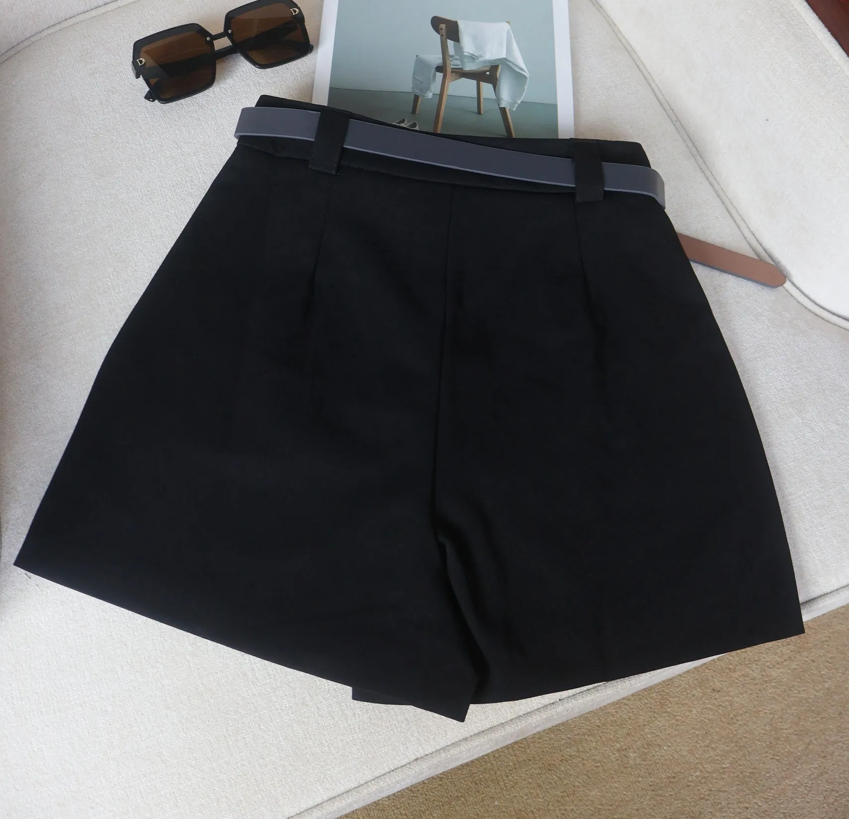 High-Waisted Solid Color Twill Shorts for a Trendy Look
