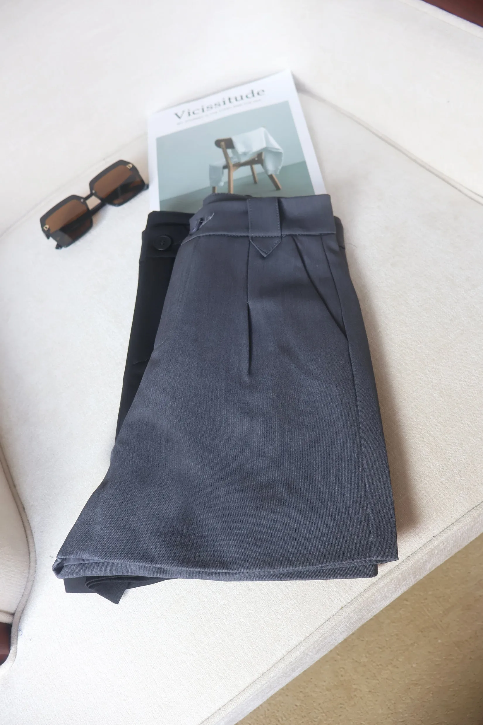 High-Waisted Solid Color Twill Shorts for a Trendy Look