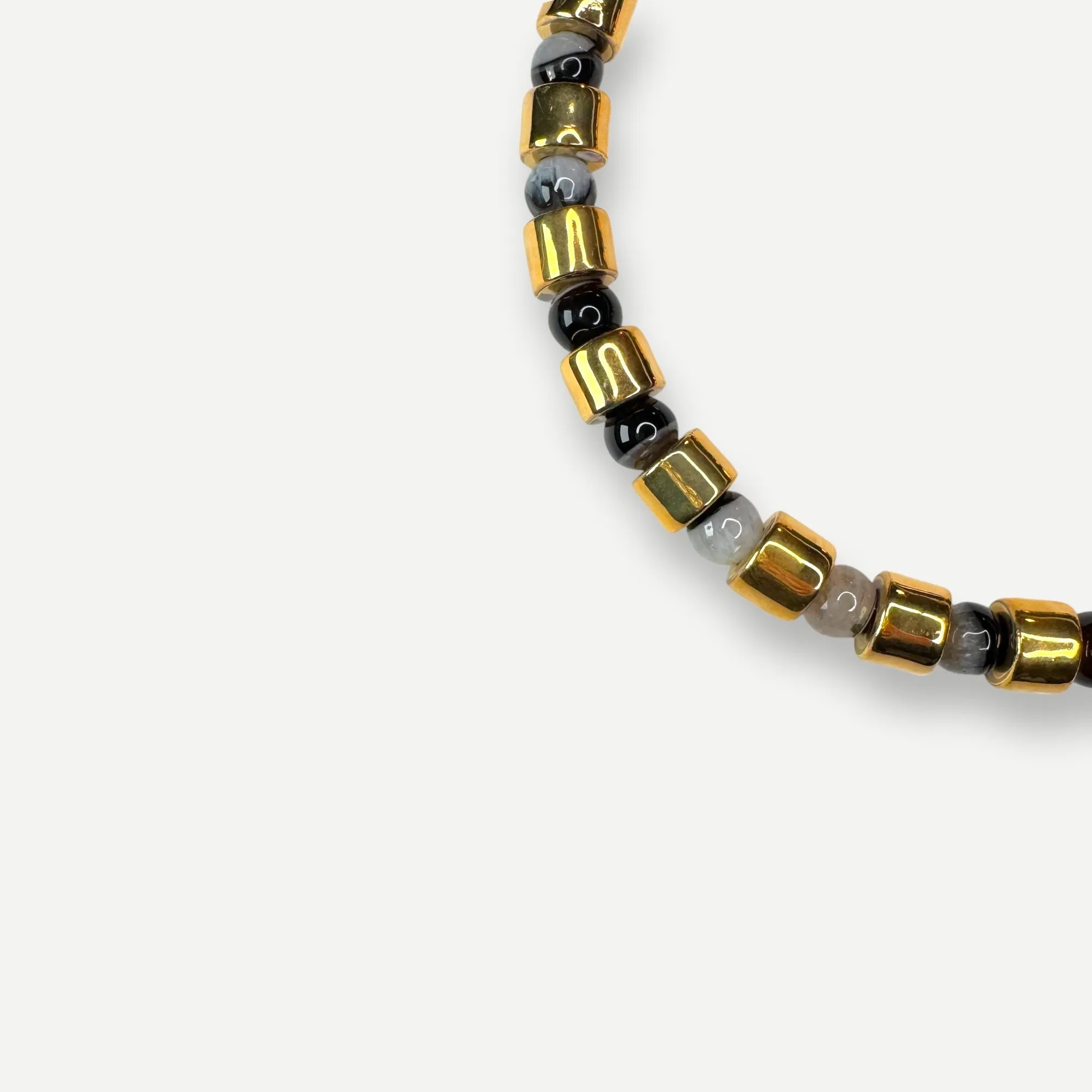KARAT & AGATE SUNDRY.  BEAD TWO.