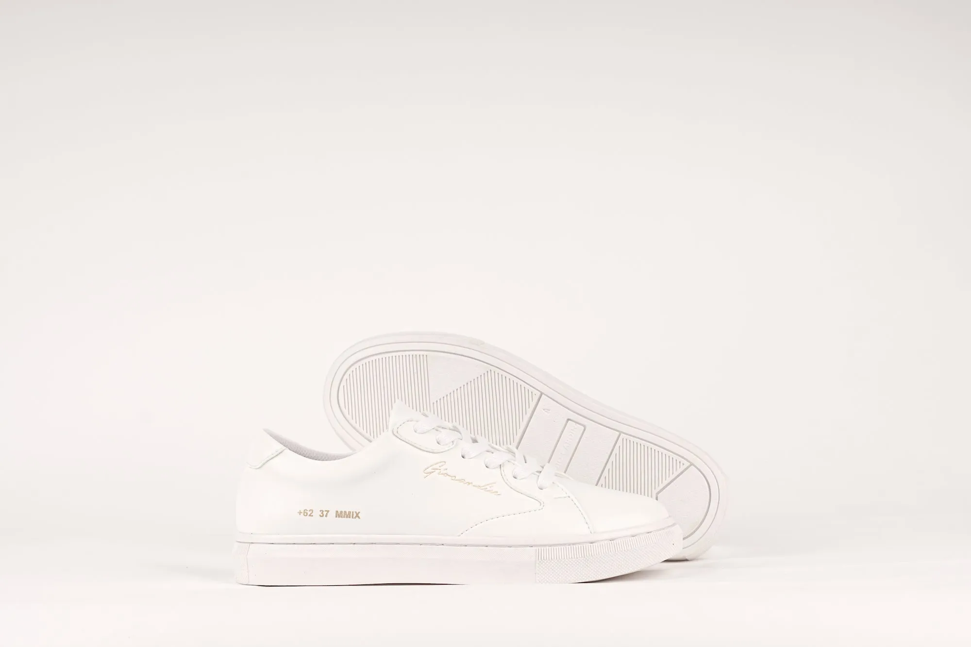LAH-06 | TRIPLE WHITE | WOMEN