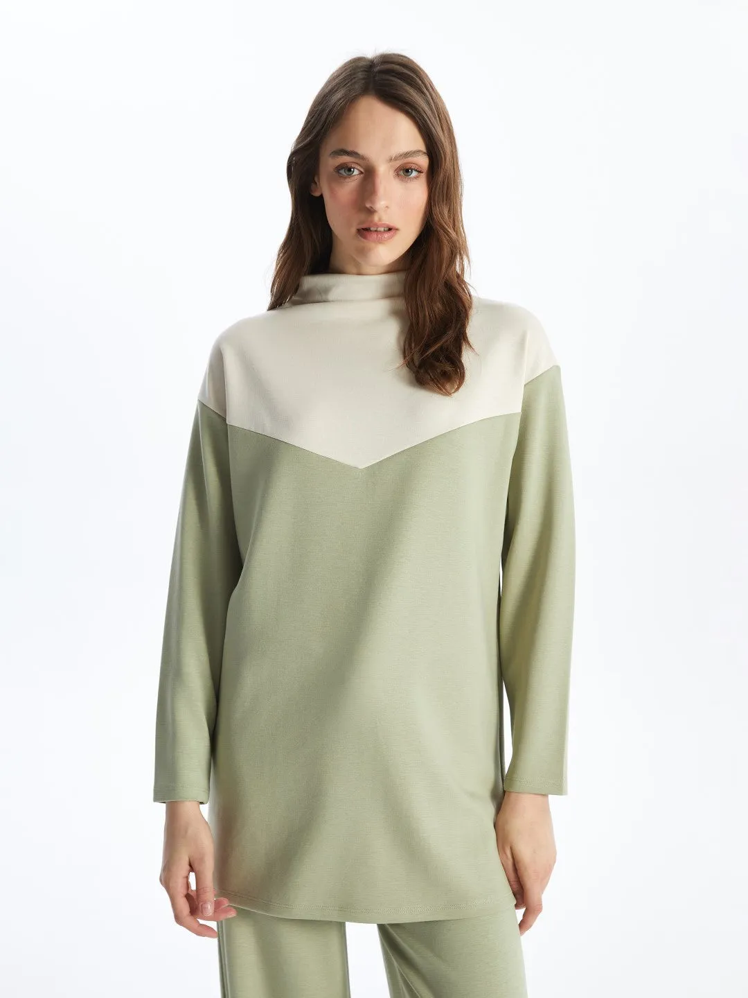 LCWAIKIKI Classic

Matte Green Stand Collar Color Block Oversize Women's Tunic