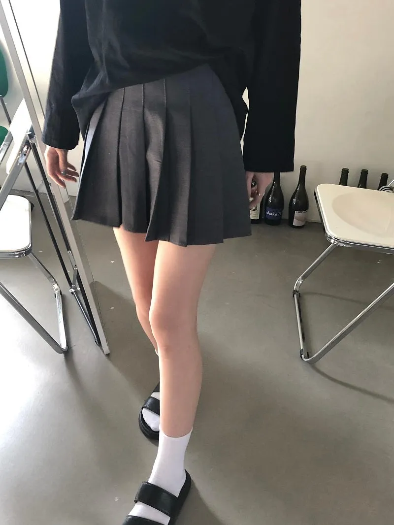 pleated commuter gray skirt