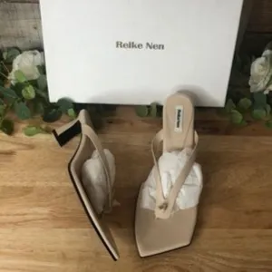 Reike Nen Flip-Flop Heels Cream Size 10
