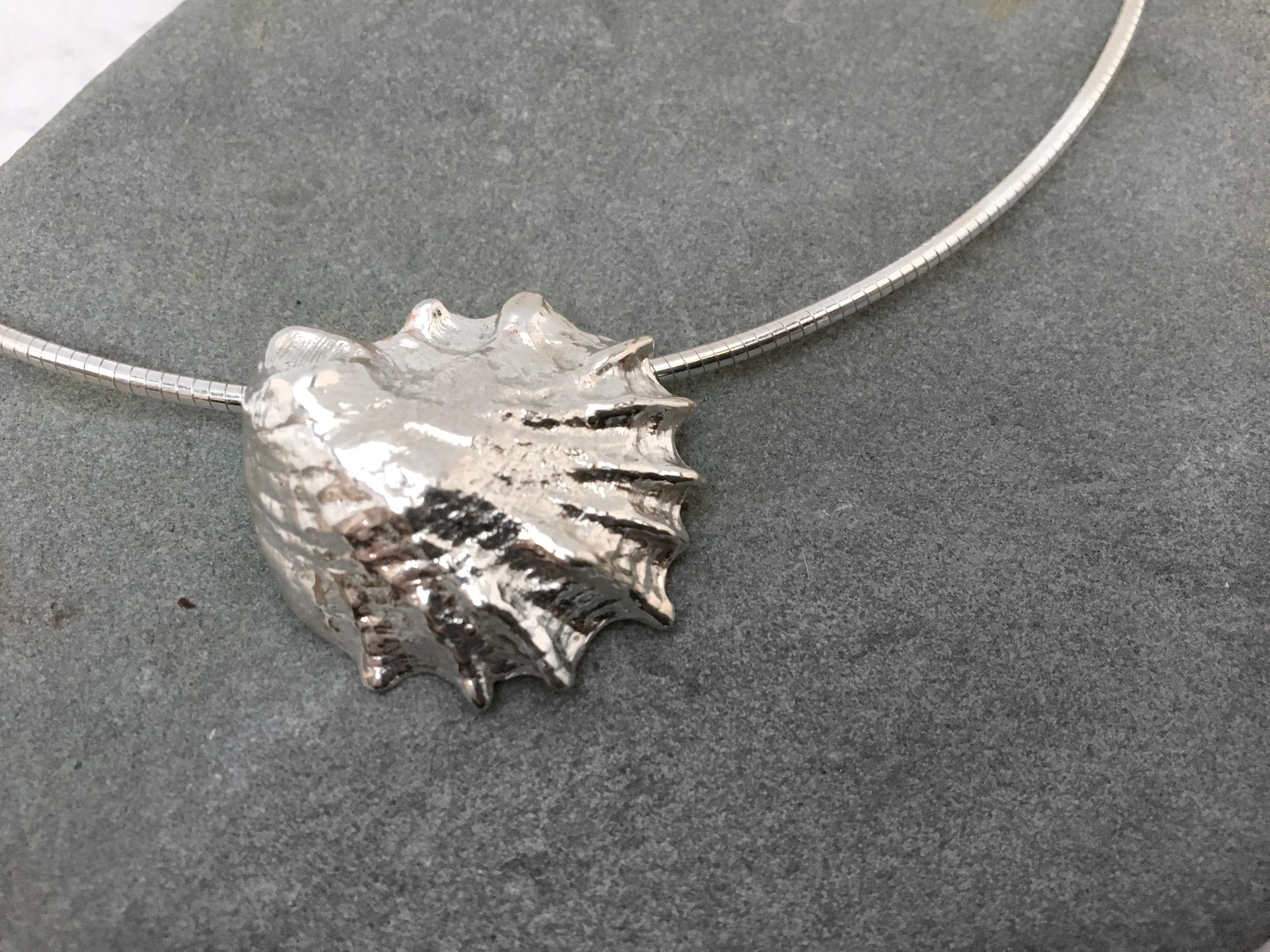 Statement Oyster Slide