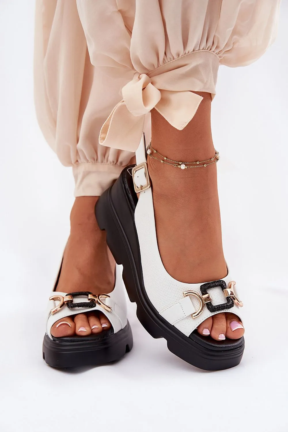 Women natural leather sandals