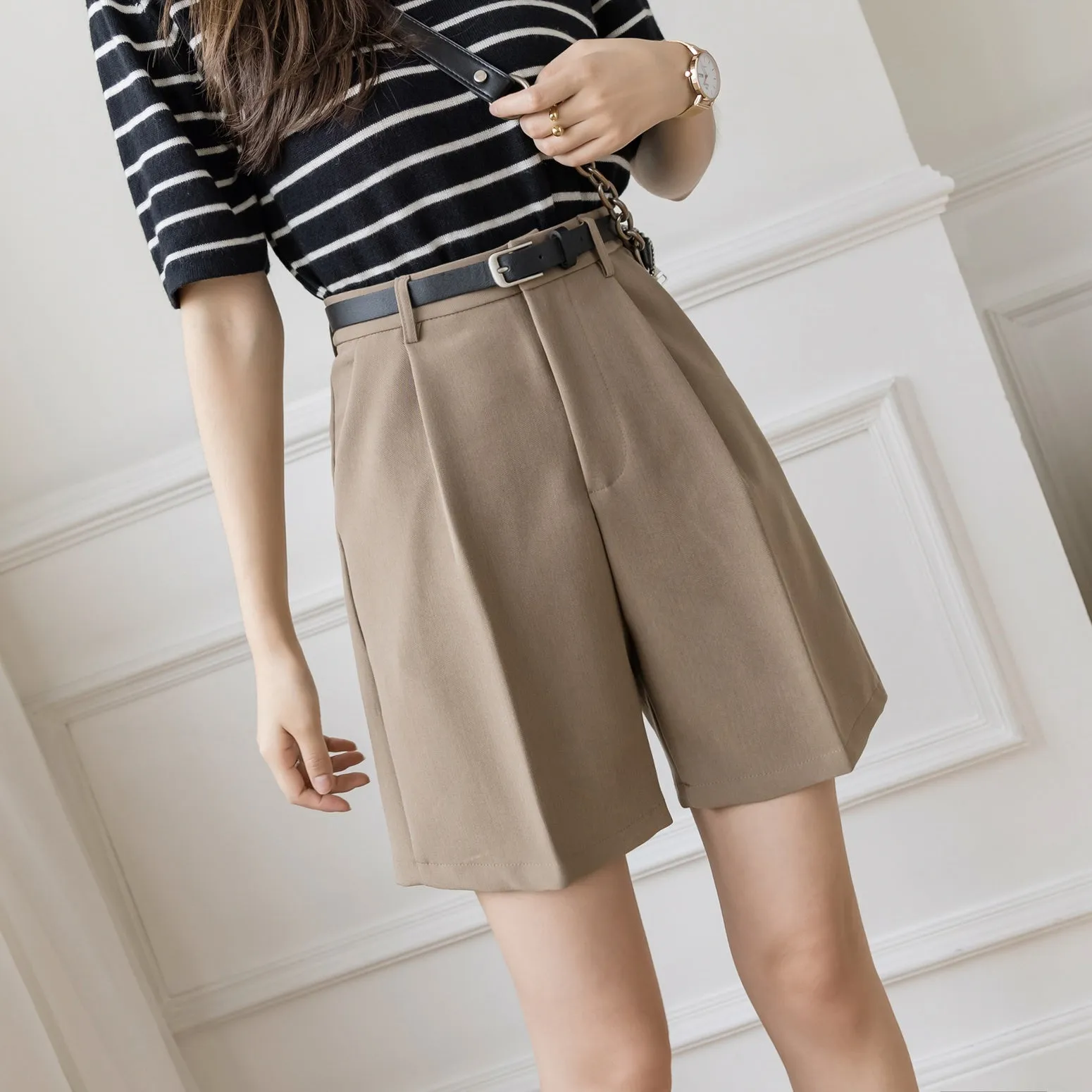 Women's Slimming Solid Color Chino Shorts for a Casual Look